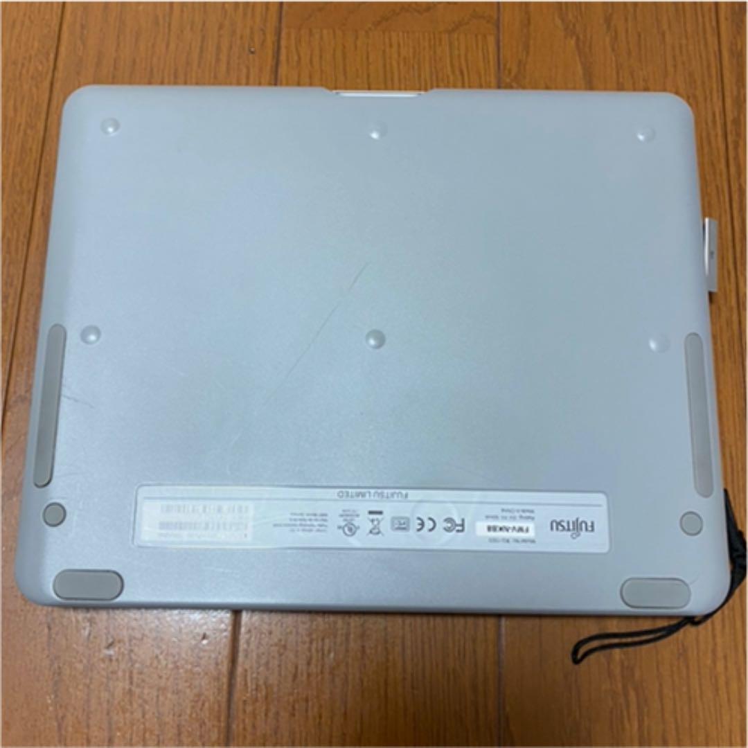 富士通　ARROWS Tab Q584/K