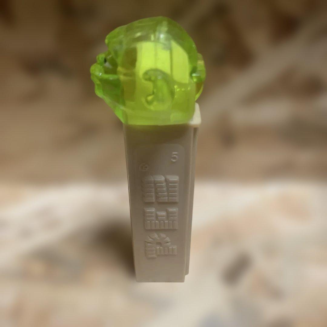 新品未使用 オールドPEZ ペッツ スターウォーズ ヨーダ 足なし 専用台付き