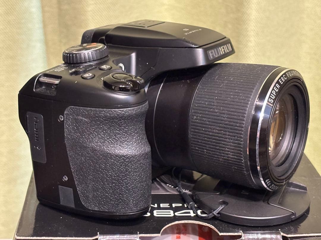 Fujifilm FinePix S8400 本体 元箱付き　説明書無し　美品