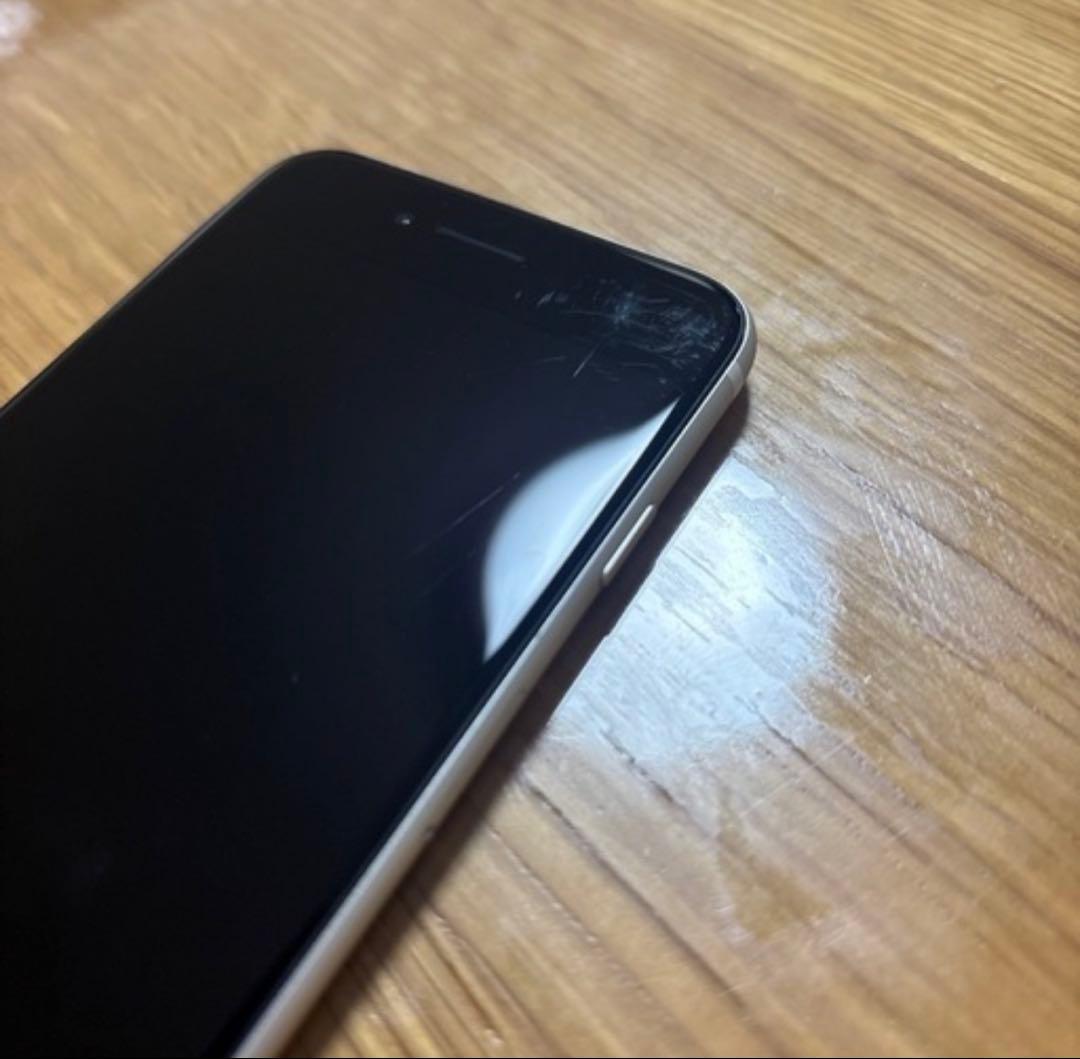 iPhoneSE第２世代　ホワイト ケース付き