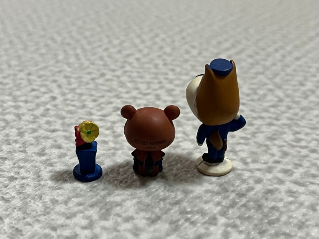 どうぶつの森+　森をつくろう！　F-7　たぬきち　おまわりさん　お花