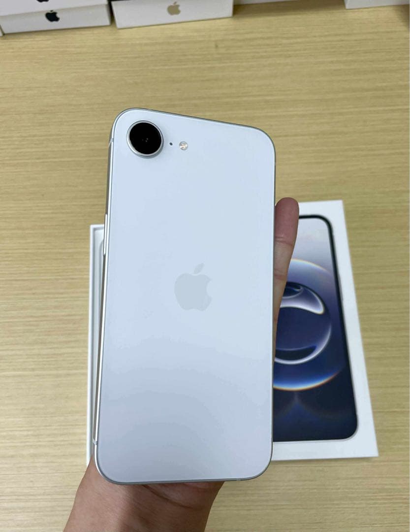 IPHONE 16e 128GB 美品　Simフリー
