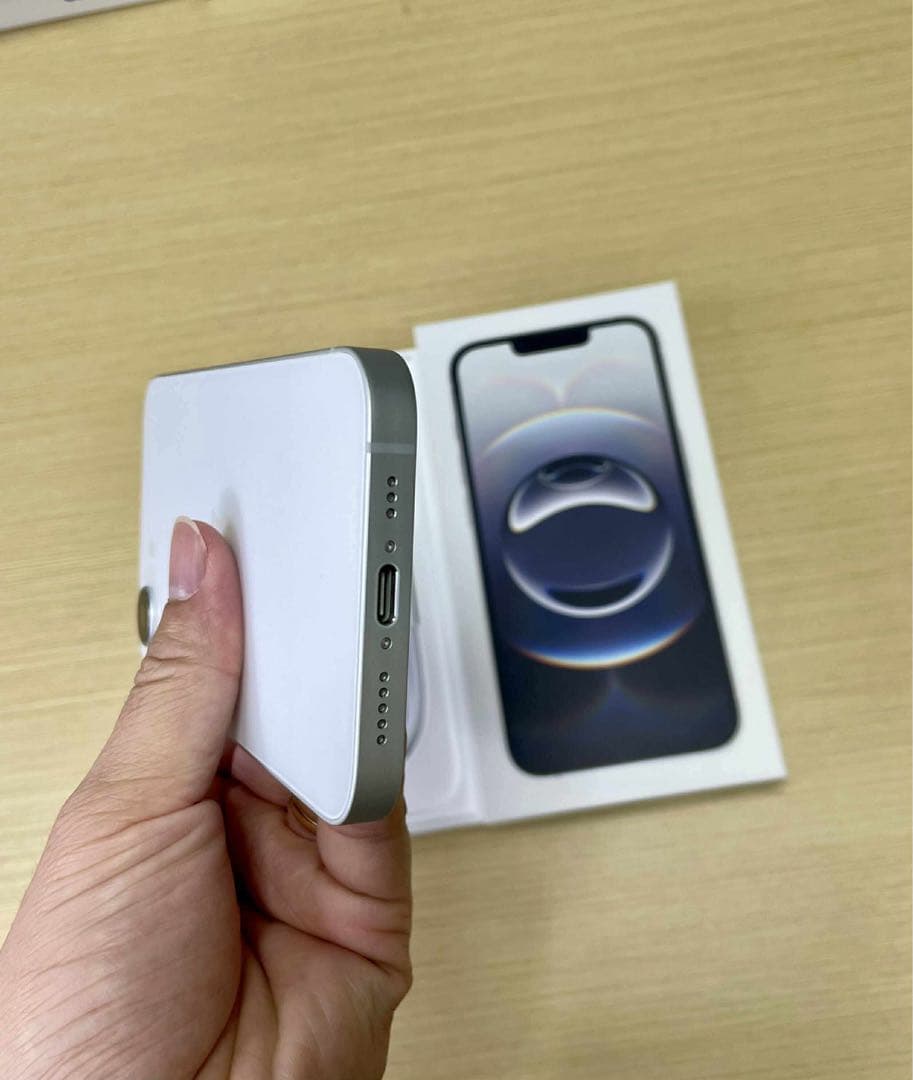 IPHONE 16e 128GB 美品　Simフリー