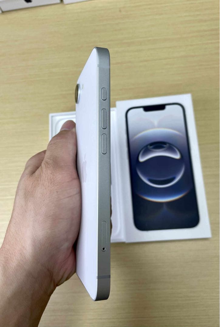 IPHONE 16e 128GB 美品　Simフリー