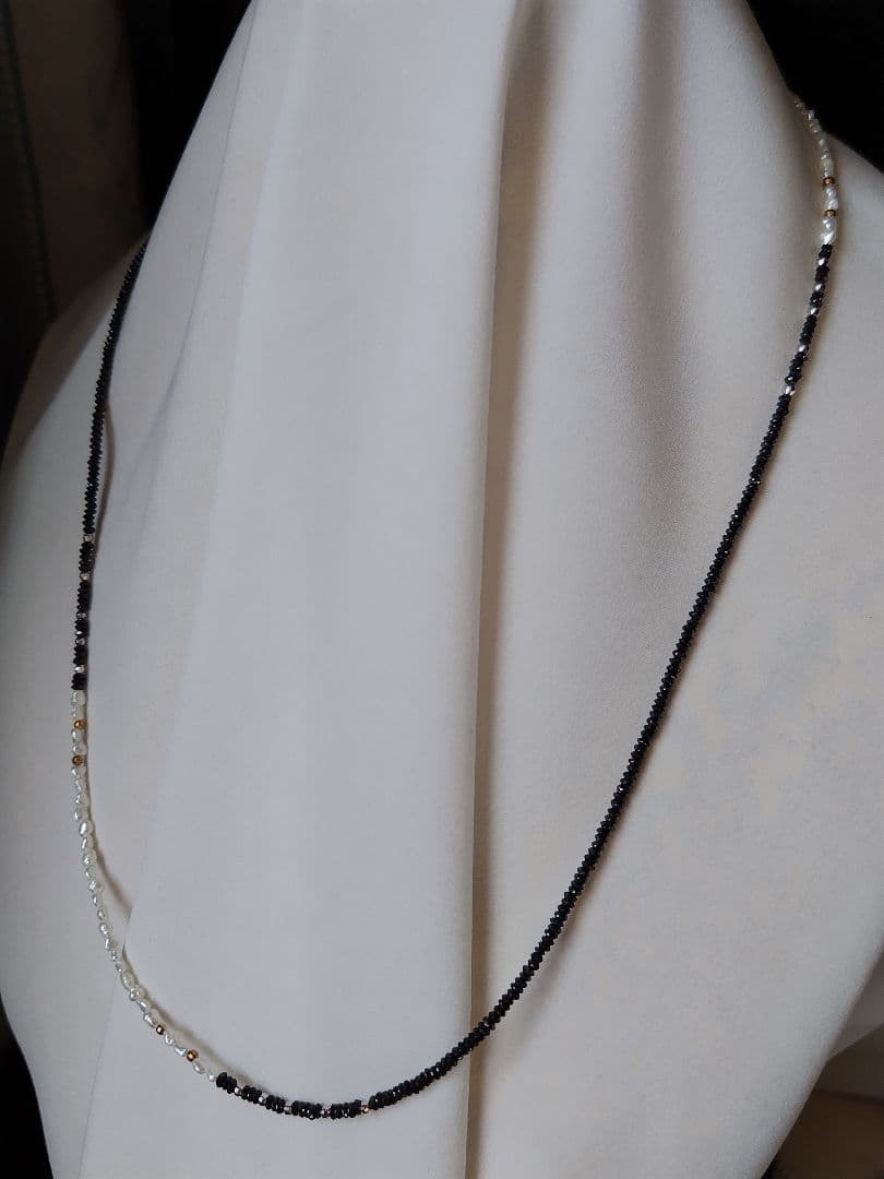 K18WG ブラックダイヤ　13.07ct、アコヤ真珠ケシパールの、セミロング