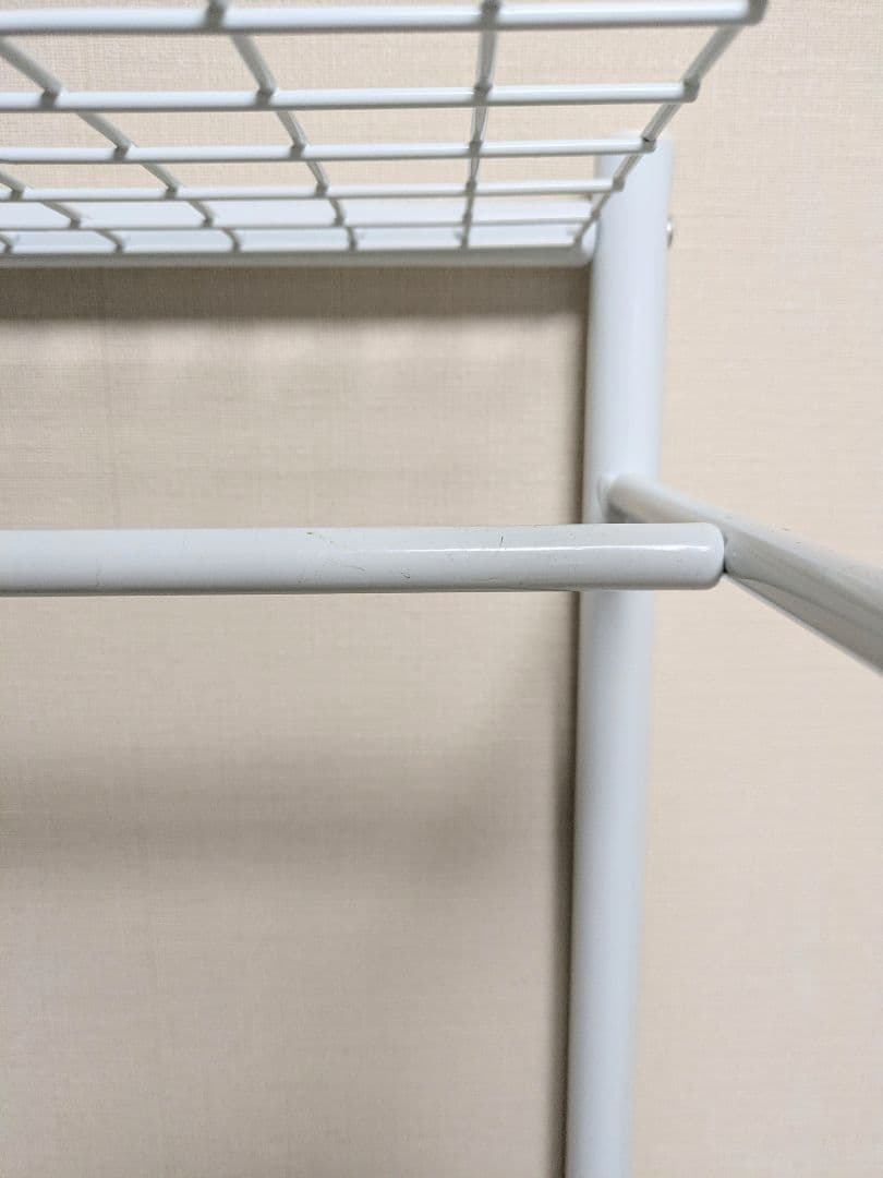 ホワイトハンガーラック スリムデザイン　省スペース　ベビー　キッズ