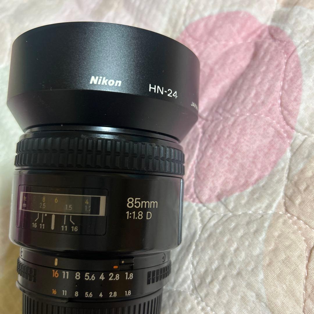 Nikon 85mm f/1.8 D レンズ