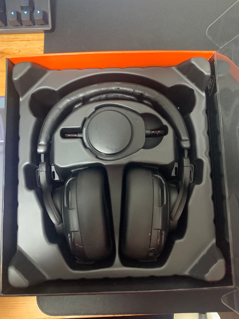 JBL Quantum One ゲーミングヘッドセット