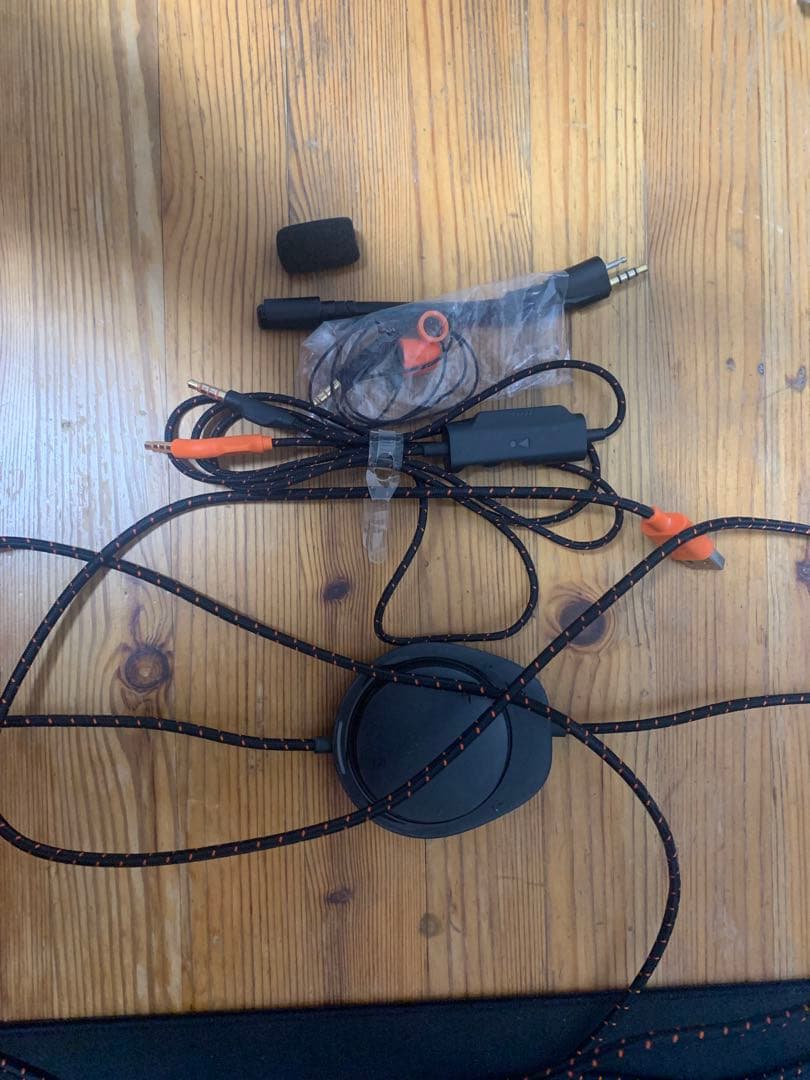 JBL Quantum One ゲーミングヘッドセット
