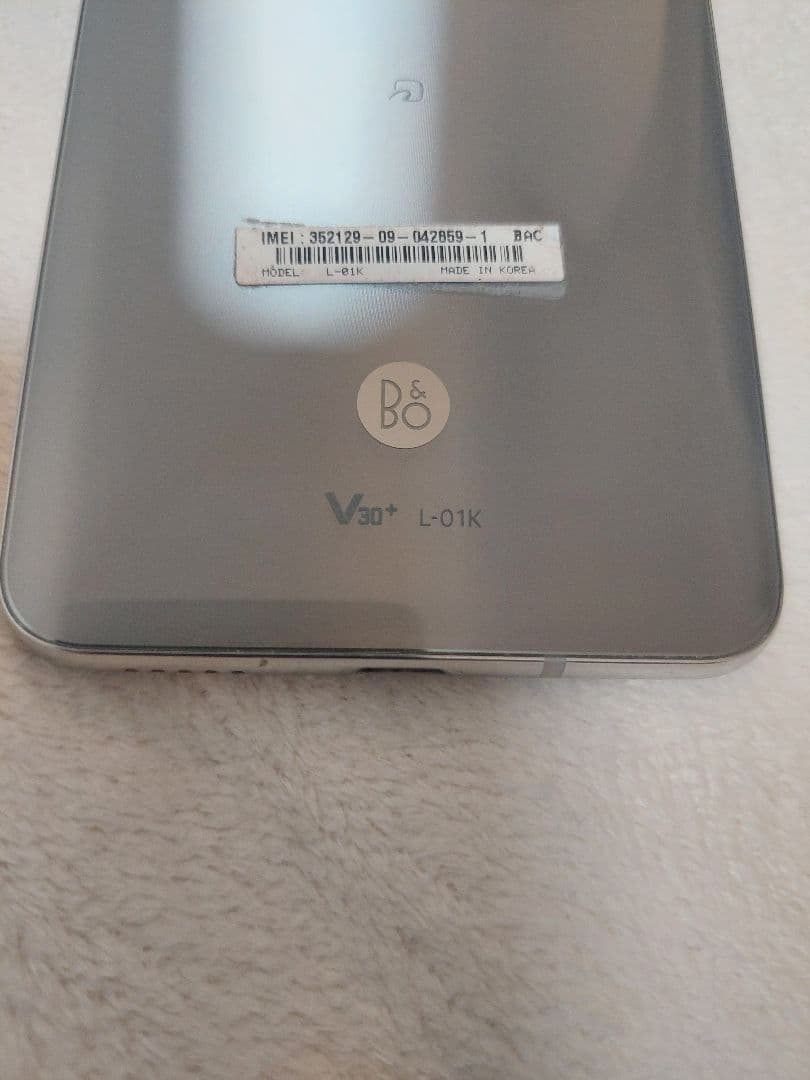 docomo LG V30+ L-01Kスマホ 本体 箱付き 使用感ありシルバー