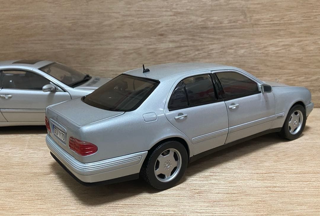 レア！　新品　1/18 ミニカー　メルセデスベンツ　E320 セダン　箱あり