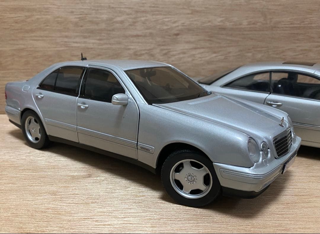 レア！　新品　1/18 ミニカー　メルセデスベンツ　E320 セダン　箱あり