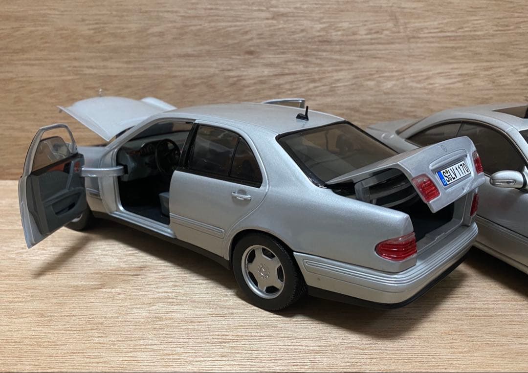 レア！　新品　1/18 ミニカー　メルセデスベンツ　E320 セダン　箱あり