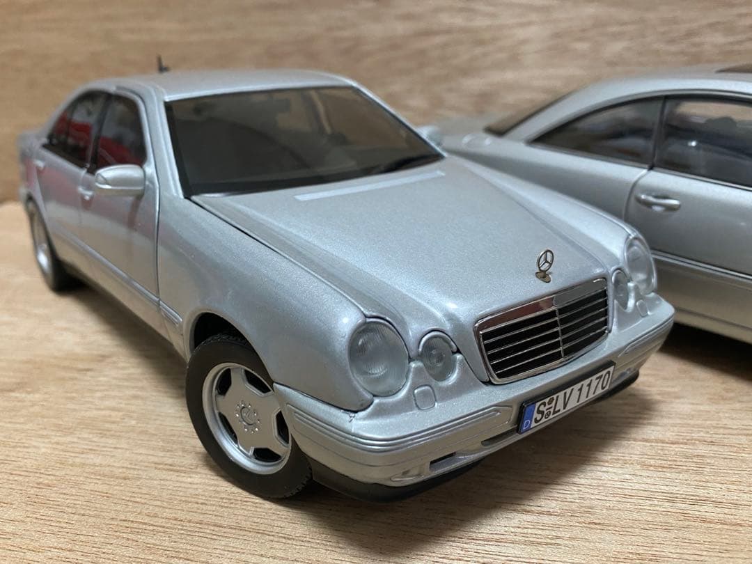 レア！　新品　1/18 ミニカー　メルセデスベンツ　E320 セダン　箱あり