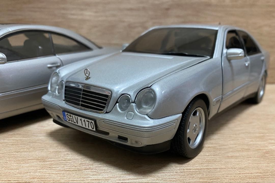 レア！　新品　1/18 ミニカー　メルセデスベンツ　E320 セダン　箱あり