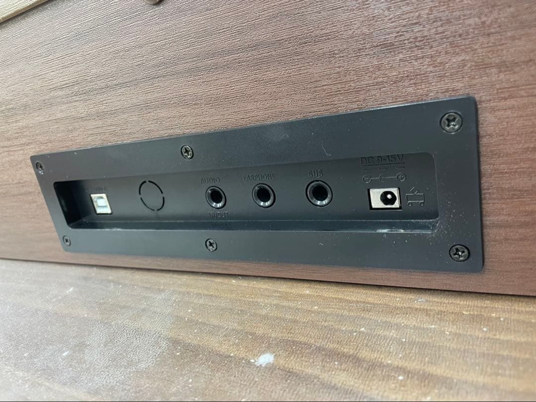 電子ピアノ88鍵盤　ハンマーアクション鍵盤　３本ペダル　マホガニー