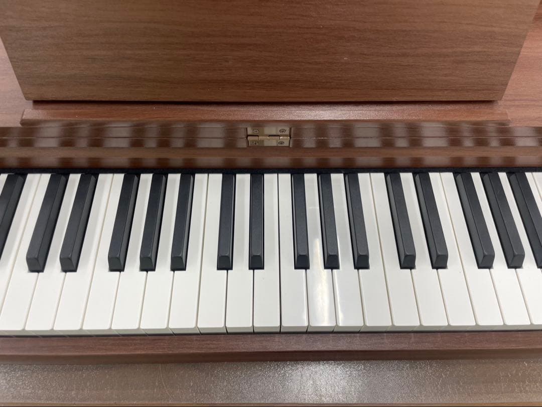 電子ピアノ88鍵盤　ハンマーアクション鍵盤　３本ペダル　マホガニー