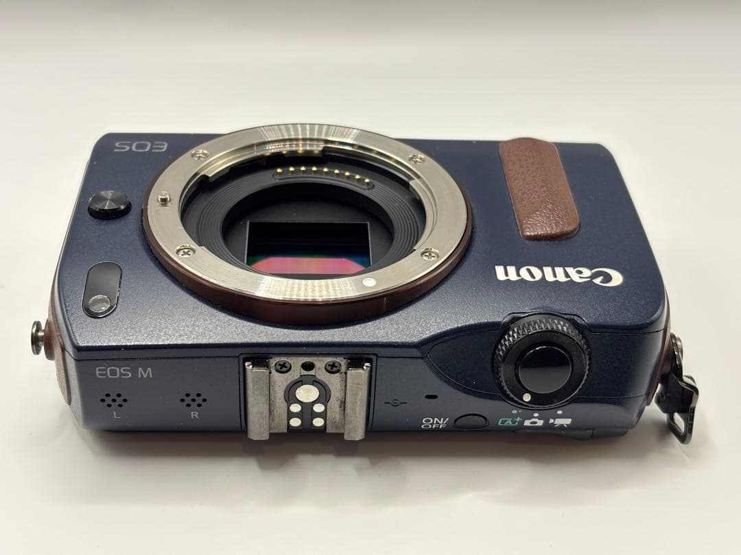 Canon EOS Mミラーレスカメラ ベイブルー