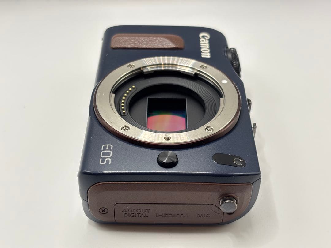 Canon EOS Mミラーレスカメラ ベイブルー