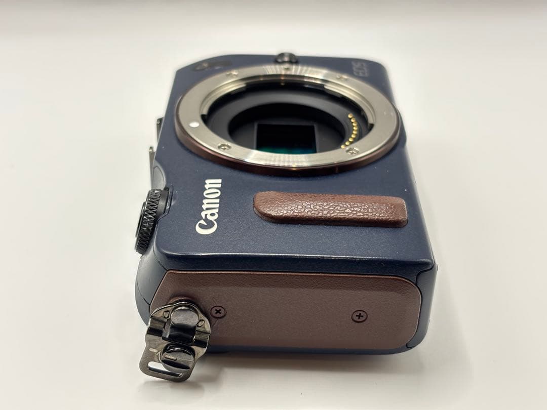 Canon EOS Mミラーレスカメラ ベイブルー