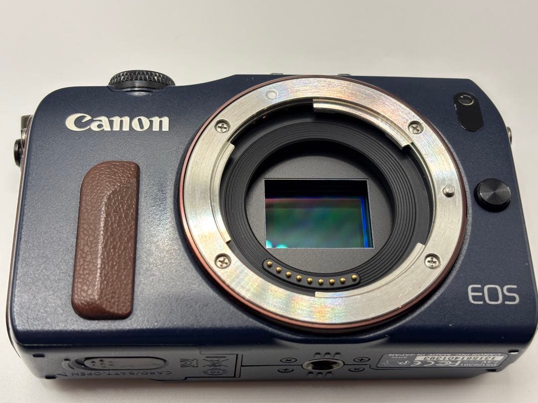 Canon EOS Mミラーレスカメラ ベイブルー