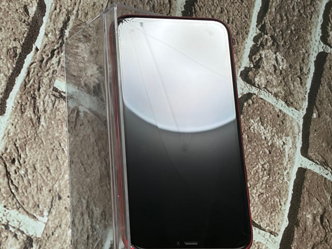 iPhone11 64GB レッド SIMロック解除済み 画面割れ有り