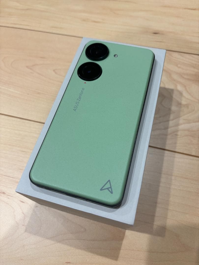 Asus Zenfone 10（カラー：オーロラグリーン）