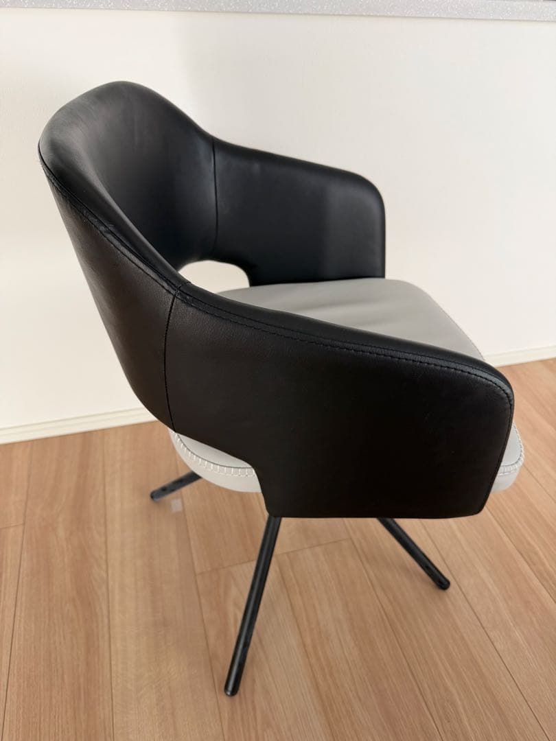 LOWYA完売品 定価2万円　レザーUP TOWN ラウンドチェア MOND