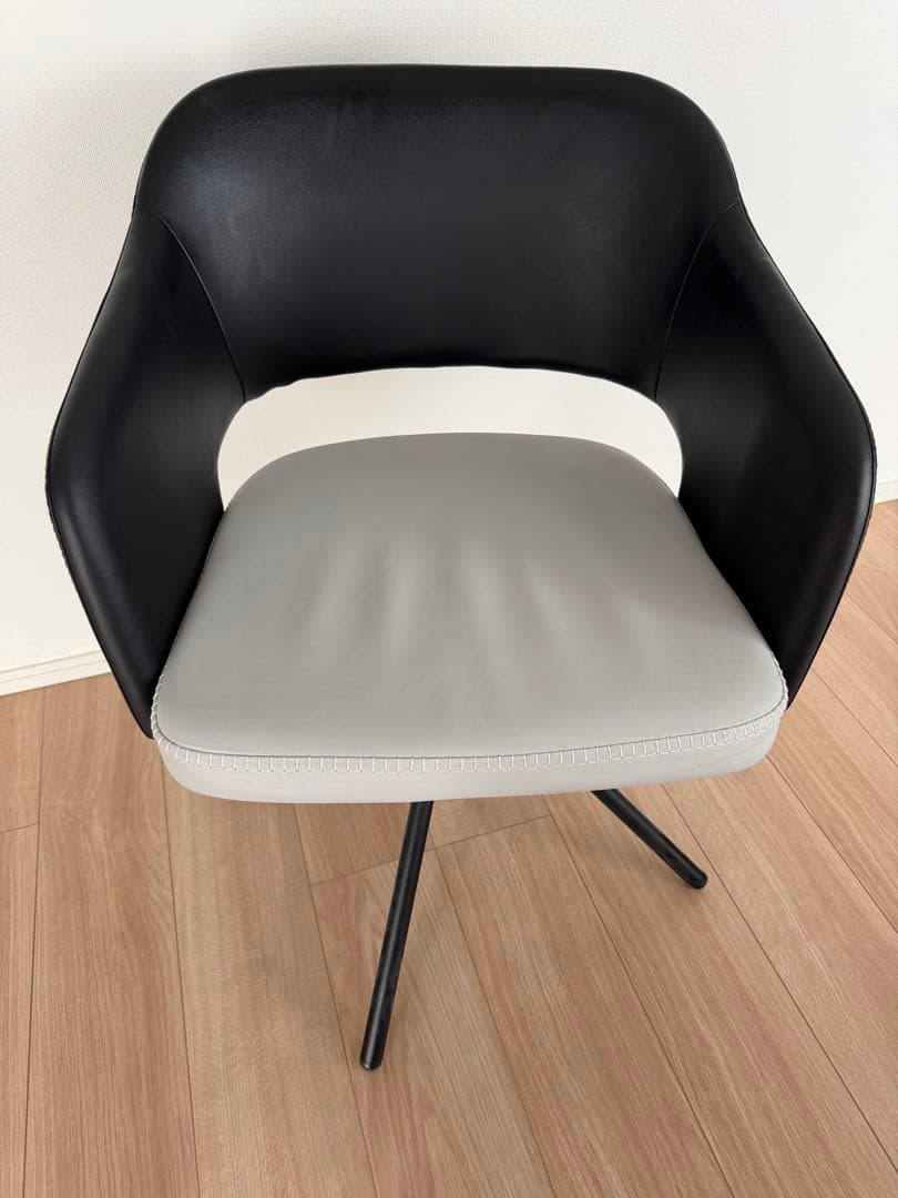 LOWYA完売品 定価2万円　レザーUP TOWN ラウンドチェア MOND