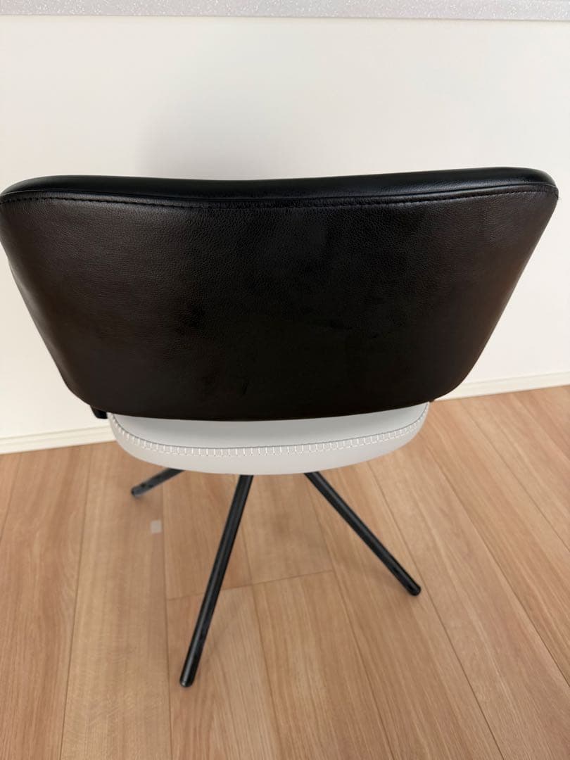 LOWYA完売品 定価2万円　レザーUP TOWN ラウンドチェア MOND