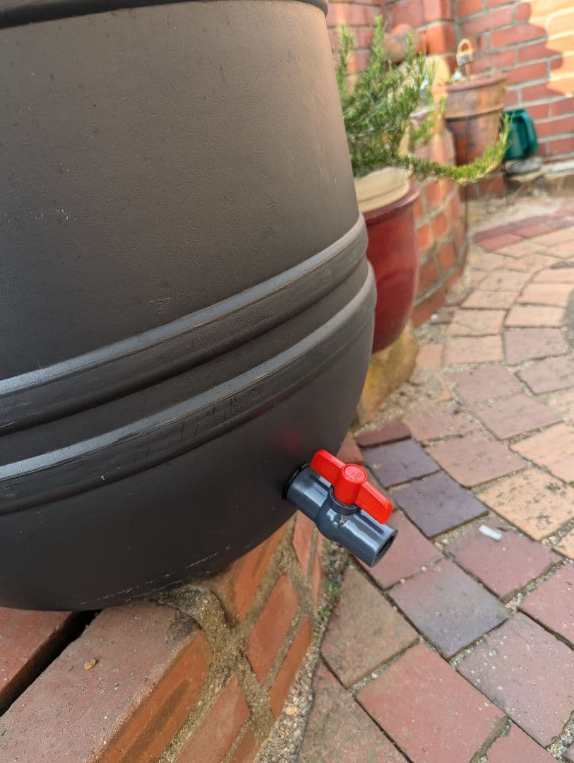 雨水タンク130L黒コック付き