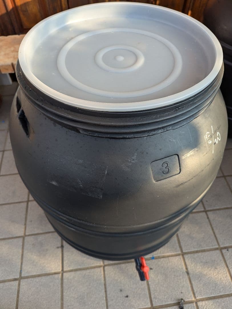 雨水タンク130L黒コック付き