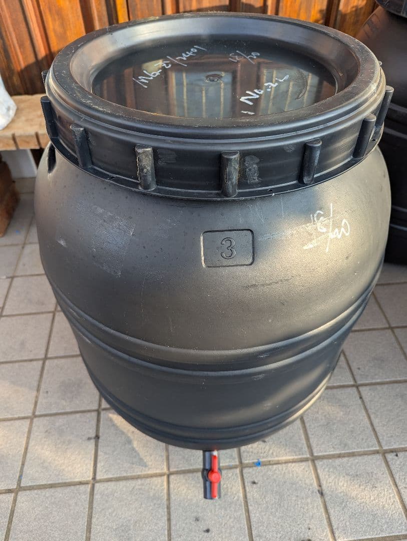 雨水タンク130L黒コック付き