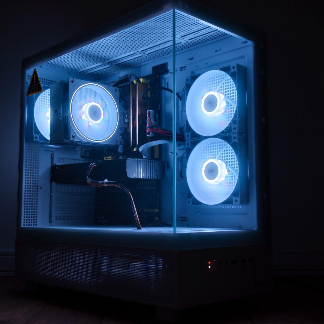 白ゲーミングPC i7-4771 GTX1060 SSD Office