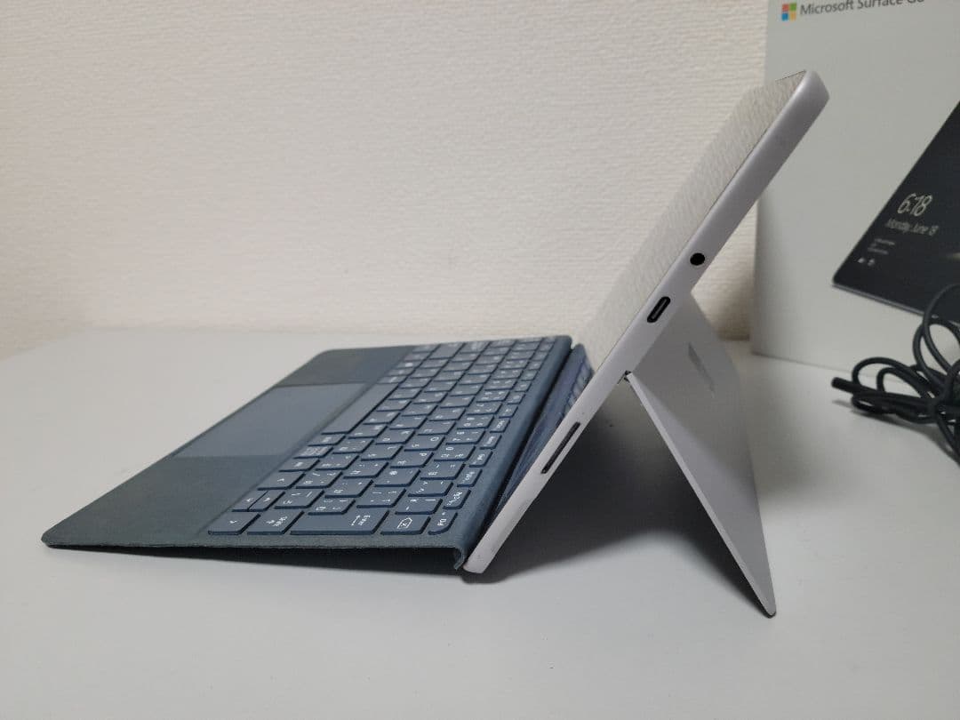 美品　Microsoft Surface Go Model:1824