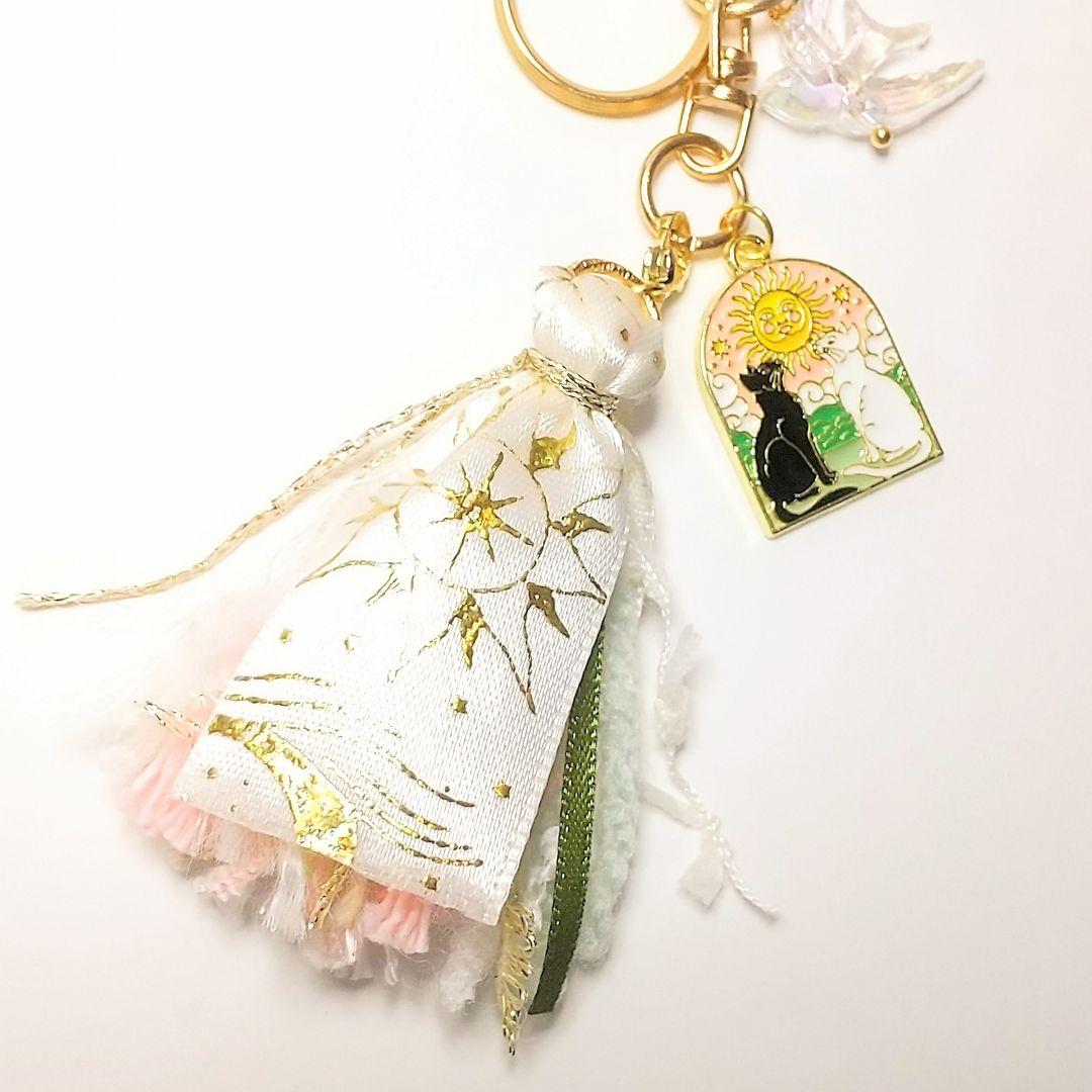 SOLD◆ハンドメイド 引き揃え糸 ミニ タッセル チャーム 猫 タロット 太陽