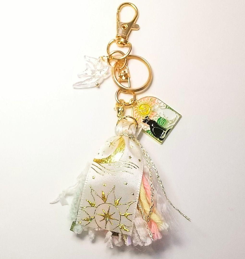SOLD◆ハンドメイド 引き揃え糸 ミニ タッセル チャーム 猫 タロット 太陽