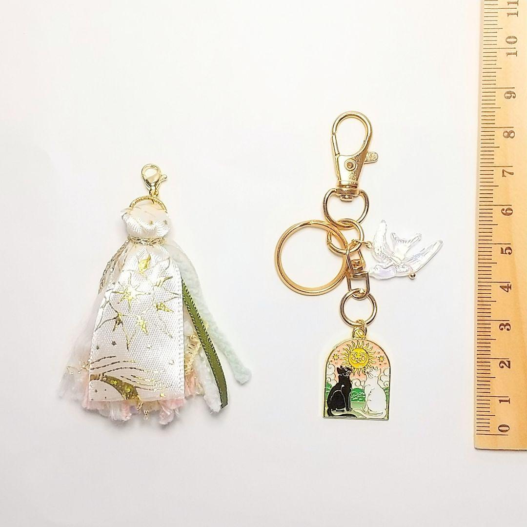 SOLD◆ハンドメイド 引き揃え糸 ミニ タッセル チャーム 猫 タロット 太陽