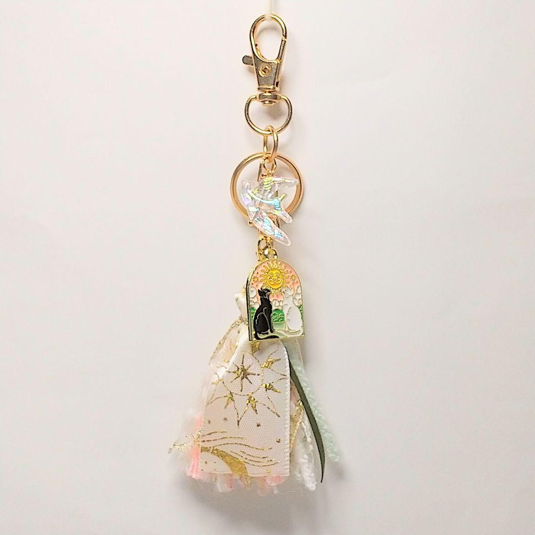 SOLD◆ハンドメイド 引き揃え糸 ミニ タッセル チャーム 猫 タロット 太陽