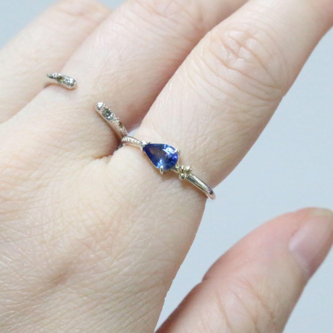 ペアシェイプのブルーサファイアK10粒々アシメミル打ちシルバーリング約9.5号