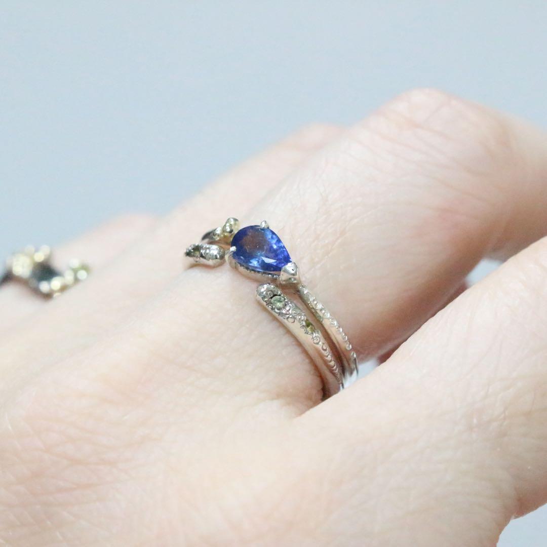 ペアシェイプのブルーサファイアK10粒々アシメミル打ちシルバーリング約9.5号