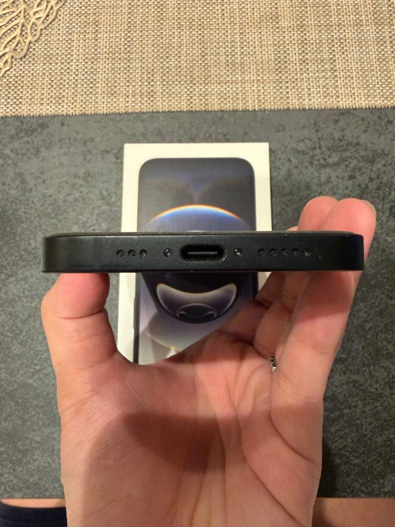 Apple iPhone 16e ブラック SIMフリー