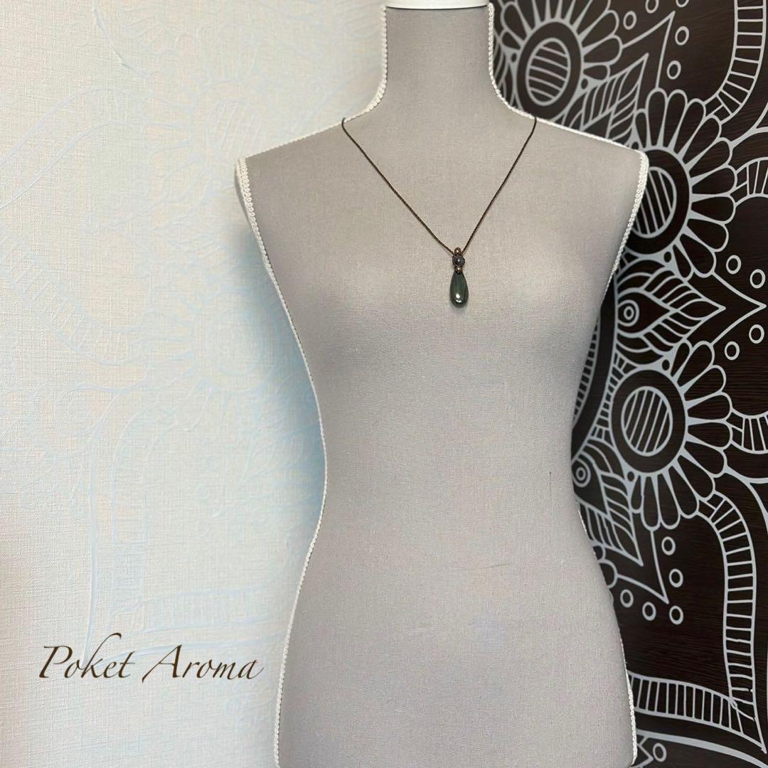 『花紺青』ラブラドライトとブラックアクアマリンのマクラメペンダントネックレス