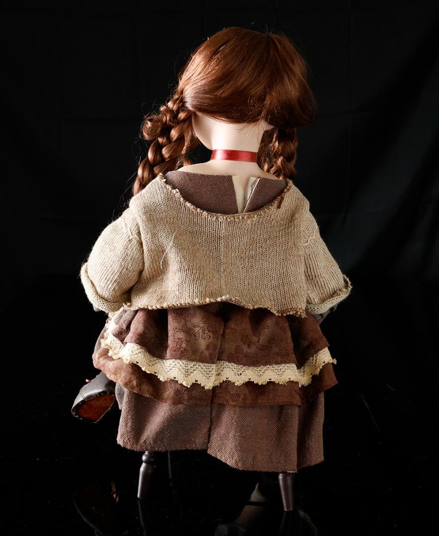 美しいお座り ビスクドール 木製 椅子 高さ46㎝ 磁器 グラスアイ 人形