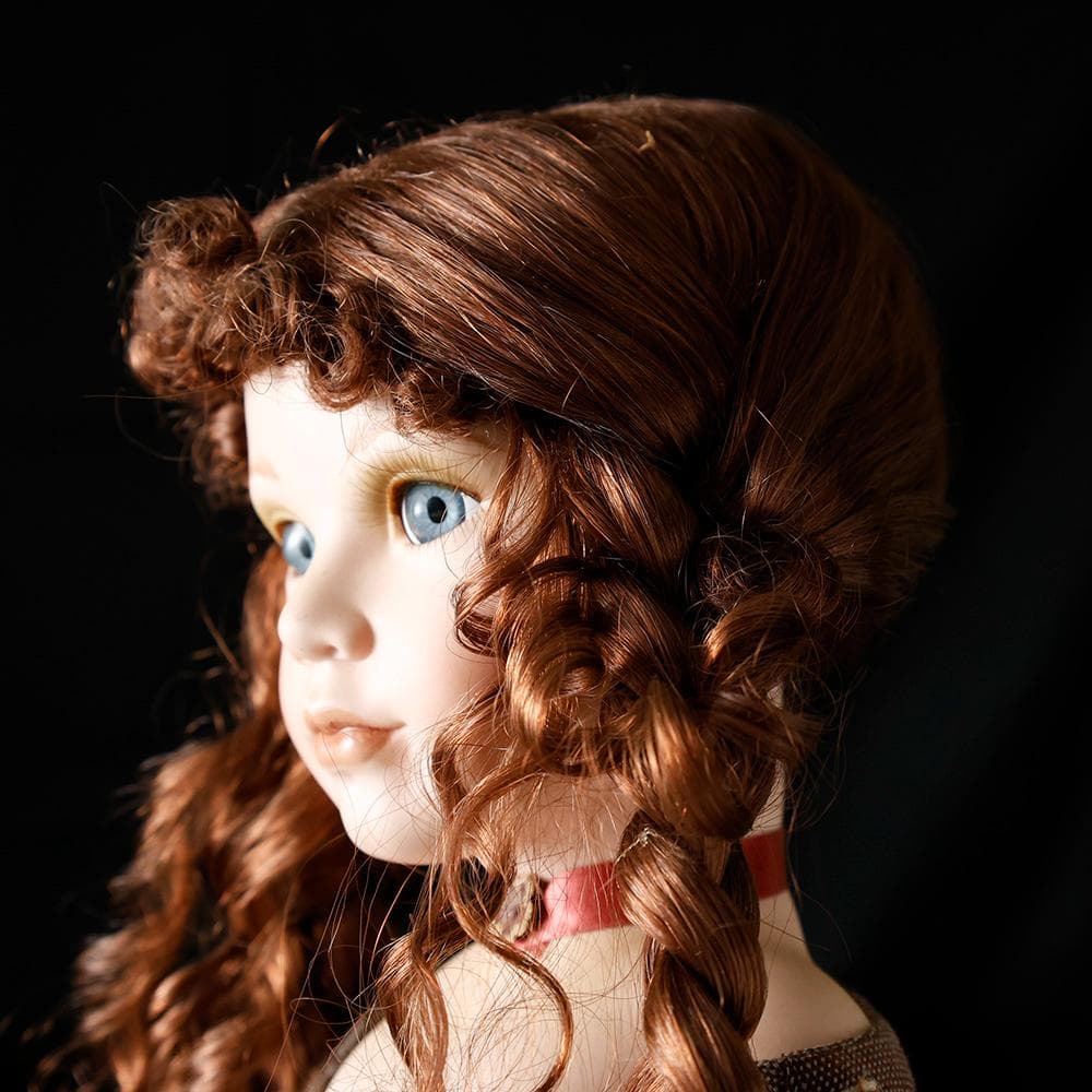 美しいお座り ビスクドール 木製 椅子 高さ46㎝ 磁器 グラスアイ 人形