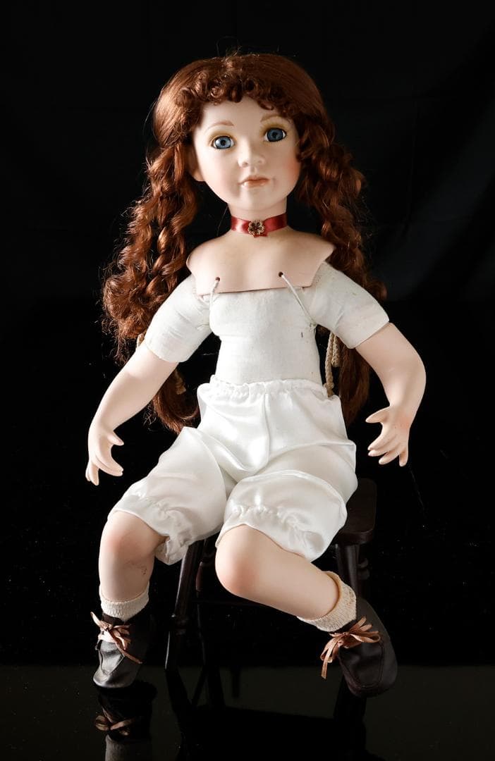 美しいお座り ビスクドール 木製 椅子 高さ46㎝ 磁器 グラスアイ 人形