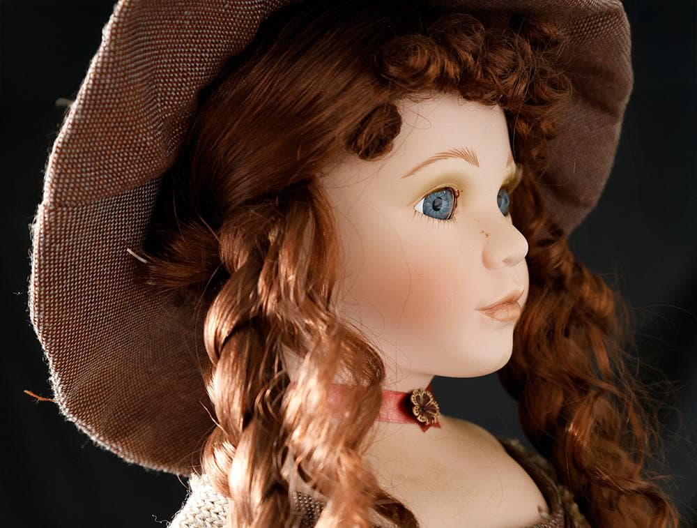 美しいお座り ビスクドール 木製 椅子 高さ46㎝ 磁器 グラスアイ 人形