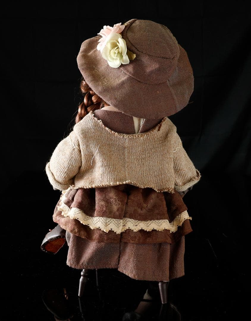 美しいお座り ビスクドール 木製 椅子 高さ46㎝ 磁器 グラスアイ 人形