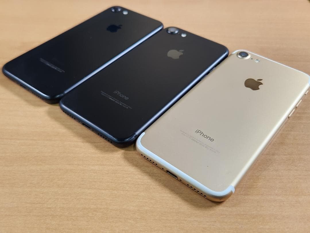 031800E iPhone7 A1779 32GB 3台