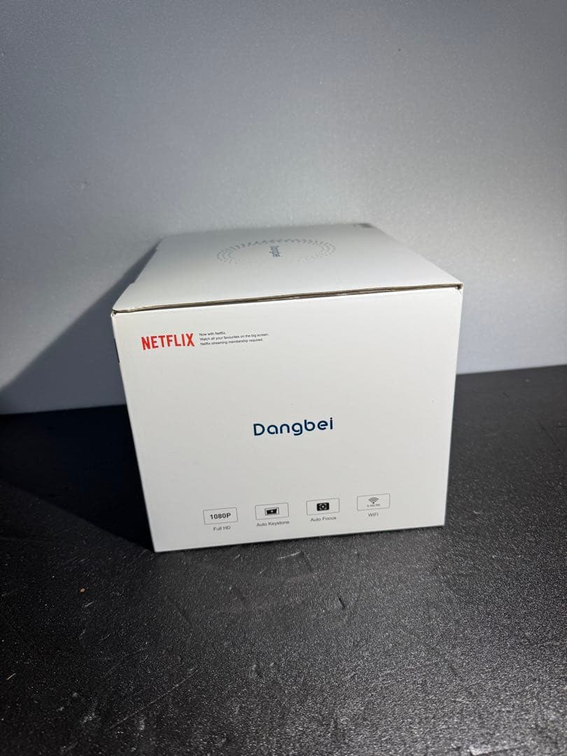 amiami　 スマートプロジェクター　新品未開封　プロジェクター